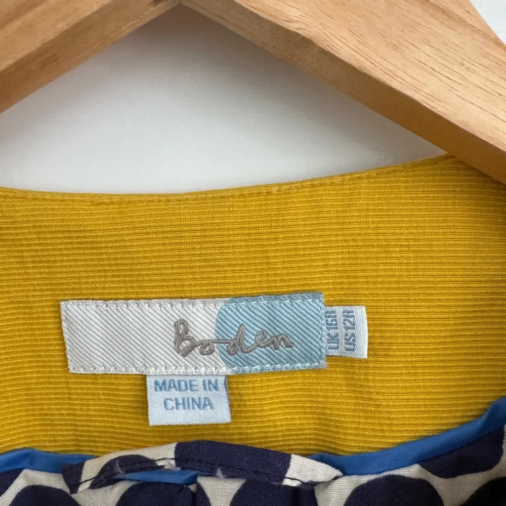Boden spring collarless jacket. Deep pockets covered snaps. Mustard gold color - Picture 3 of 7